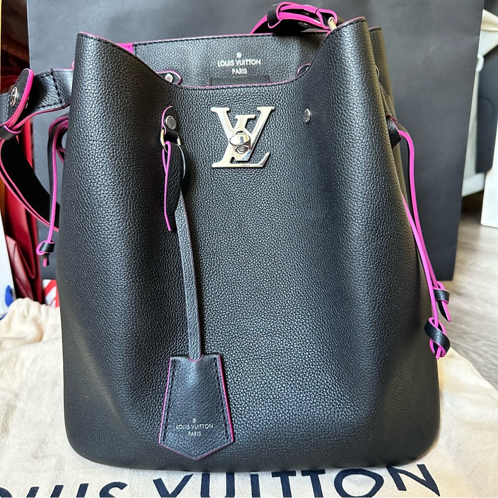 Louis Vuitton Calfskin Lockme bucket bag
